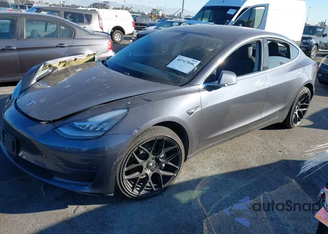 2018 Tesla Model 3 Long Range/Mid Range из США, поврежденный, VIN 5YJ3E1EAXJF044208
